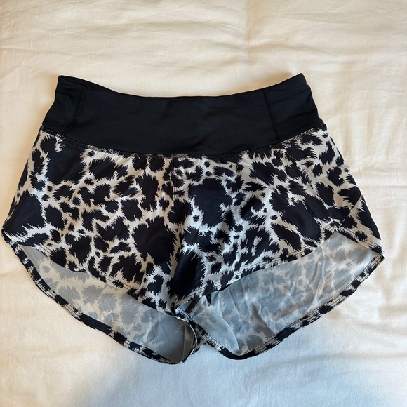 Outdoor Voices Dalmatian Print Hudson Short 2.5" - Picture 2 of 4